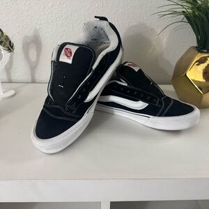 I'm selling them because they no longer fit me in my size.